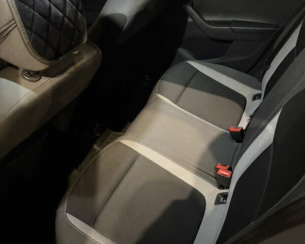 Белый Шкода Фабия, объемом двигателя 1.42 л и пробегом 316 тыс. км за 7299 $, фото 8 на Automoto.ua