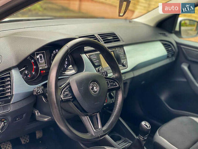 Белый Шкода Фабия, объемом двигателя 1.2 л и пробегом 180 тыс. км за 9800 $, фото 17 на Automoto.ua