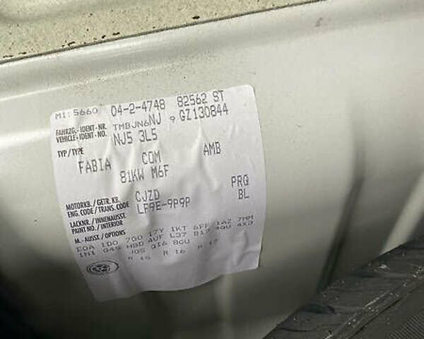 Белый Шкода Фабия, объемом двигателя 1.2 л и пробегом 180 тыс. км за 9800 $, фото 20 на Automoto.ua