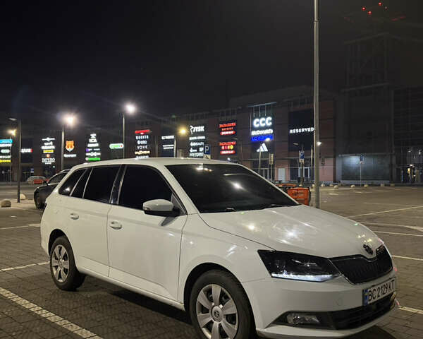 Белый Шкода Фабия, объемом двигателя 1.42 л и пробегом 316 тыс. км за 7299 $, фото 1 на Automoto.ua
