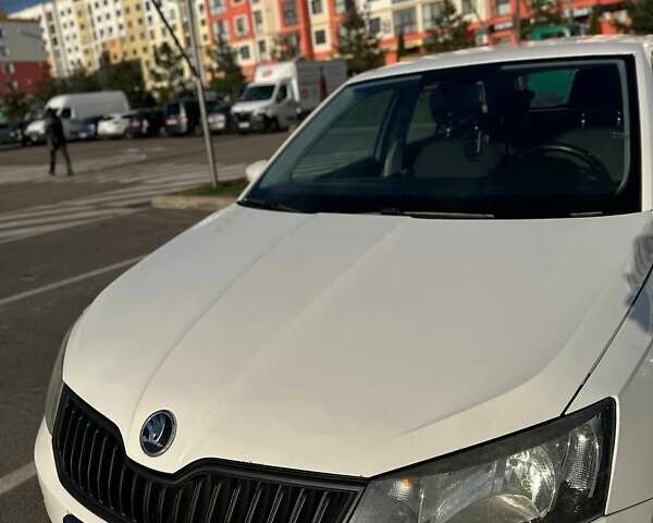 Белый Шкода Фабия, объемом двигателя 1.4 л и пробегом 224 тыс. км за 6950 $, фото 5 на Automoto.ua