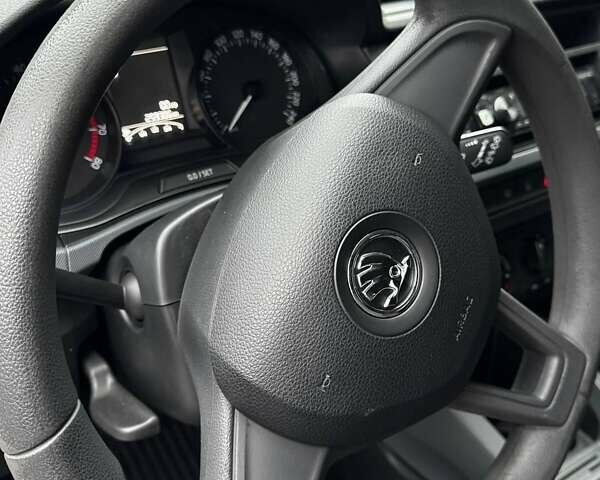 Белый Шкода Фабия, объемом двигателя 1.2 л и пробегом 259 тыс. км за 7300 $, фото 9 на Automoto.ua