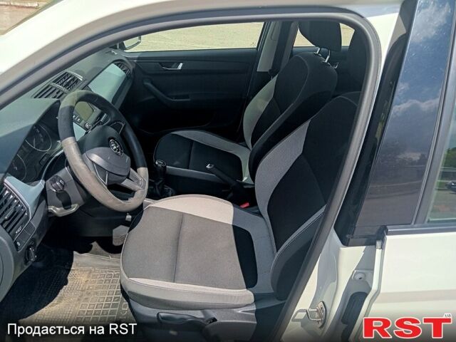 Білий Шкода Фабія, об'ємом двигуна 1 л та пробігом 170 тис. км за 7500 $, фото 7 на Automoto.ua