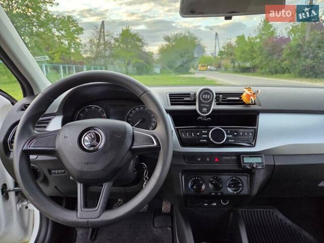 Белый Шкода Фабия, объемом двигателя 1 л и пробегом 135 тыс. км за 8550 $, фото 25 на Automoto.ua