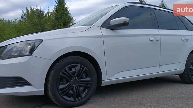 Белый Шкода Фабия, объемом двигателя 1.41 л и пробегом 236 тыс. км за 9998 $, фото 8 на Automoto.ua