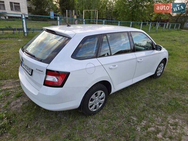 Белый Шкода Фабия, объемом двигателя 1 л и пробегом 135 тыс. км за 8550 $, фото 19 на Automoto.ua