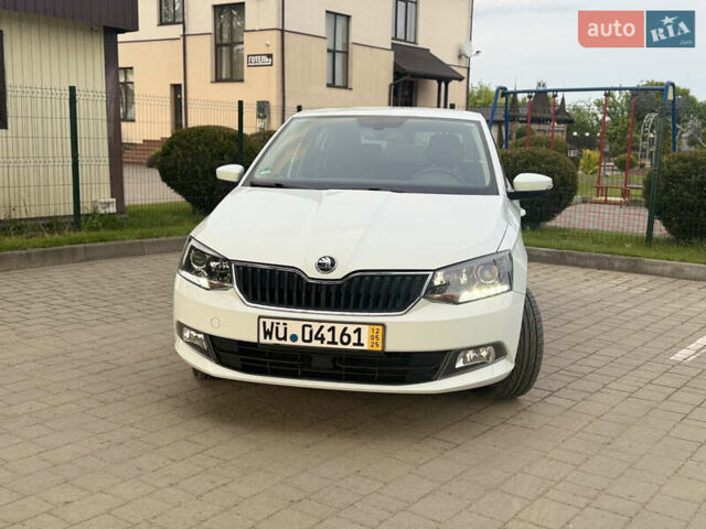 Белый Шкода Фабия, объемом двигателя 1.42 л и пробегом 183 тыс. км за 10250 $, фото 3 на Automoto.ua