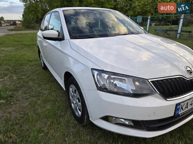 Белый Шкода Фабия, объемом двигателя 1 л и пробегом 135 тыс. км за 8550 $, фото 1 на Automoto.ua