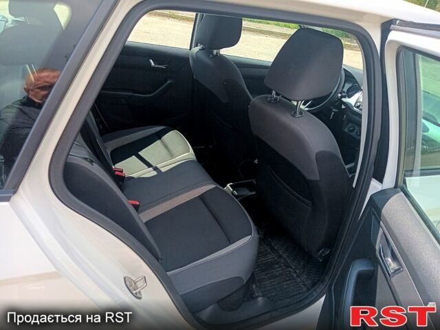 Білий Шкода Фабія, об'ємом двигуна 1 л та пробігом 170 тис. км за 7500 $, фото 10 на Automoto.ua