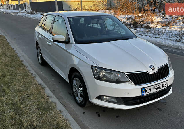 Белый Шкода Фабия, объемом двигателя 1 л и пробегом 207 тыс. км за 7400 $, фото 5 на Automoto.ua