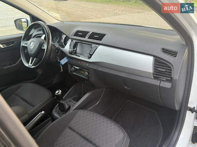 Белый Шкода Фабия, объемом двигателя 1.42 л и пробегом 183 тыс. км за 10250 $, фото 36 на Automoto.ua