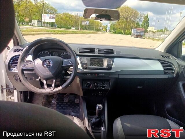 Білий Шкода Фабія, об'ємом двигуна 1 л та пробігом 170 тис. км за 7500 $, фото 9 на Automoto.ua