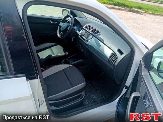 Білий Шкода Фабія, об'ємом двигуна 1 л та пробігом 170 тис. км за 7500 $, фото 11 на Automoto.ua