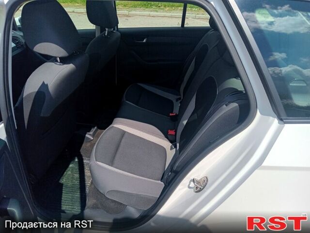 Білий Шкода Фабія, об'ємом двигуна 1 л та пробігом 170 тис. км за 7500 $, фото 8 на Automoto.ua