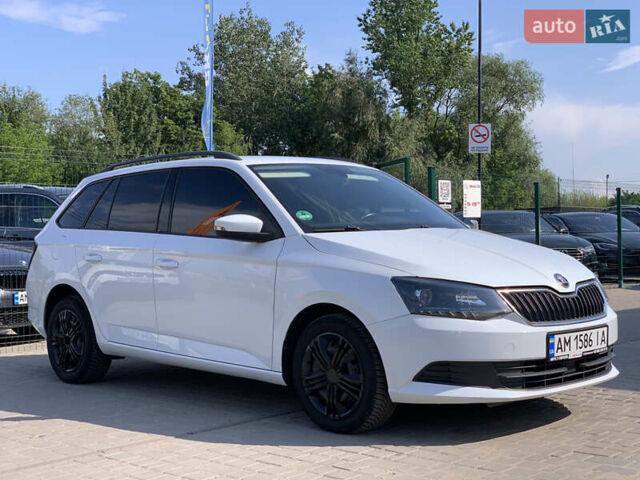Білий Шкода Фабія, об'ємом двигуна 1.4 л та пробігом 236 тис. км за 9699 $, фото 4 на Automoto.ua