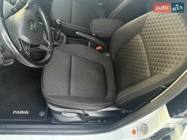 Белый Шкода Фабия, объемом двигателя 1.42 л и пробегом 183 тыс. км за 10250 $, фото 30 на Automoto.ua