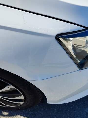 Белый Шкода Фабия, объемом двигателя 1.42 л и пробегом 159 тыс. км за 9300 $, фото 9 на Automoto.ua