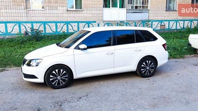 Белый Шкода Фабия, объемом двигателя 1.42 л и пробегом 159 тыс. км за 9300 $, фото 4 на Automoto.ua