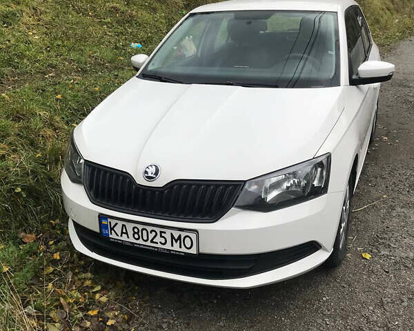 Белый Шкода Фабия, объемом двигателя 1 л и пробегом 130 тыс. км за 7500 $, фото 1 на Automoto.ua