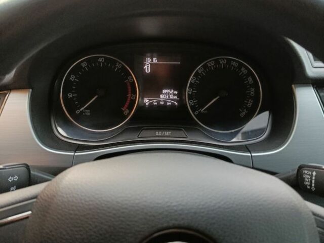 Белый Шкода Фабия, объемом двигателя 1 л и пробегом 180 тыс. км за 7300 $, фото 1 на Automoto.ua