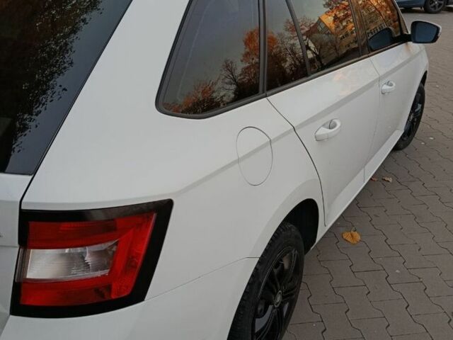 Белый Шкода Фабия, объемом двигателя 1 л и пробегом 180 тыс. км за 7300 $, фото 7 на Automoto.ua