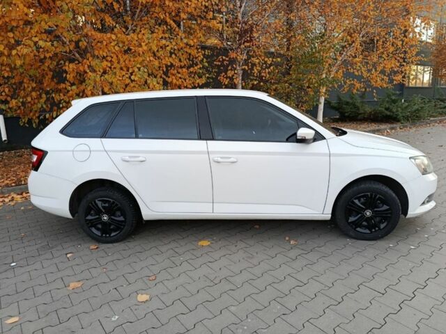 Белый Шкода Фабия, объемом двигателя 1 л и пробегом 180 тыс. км за 7300 $, фото 5 на Automoto.ua