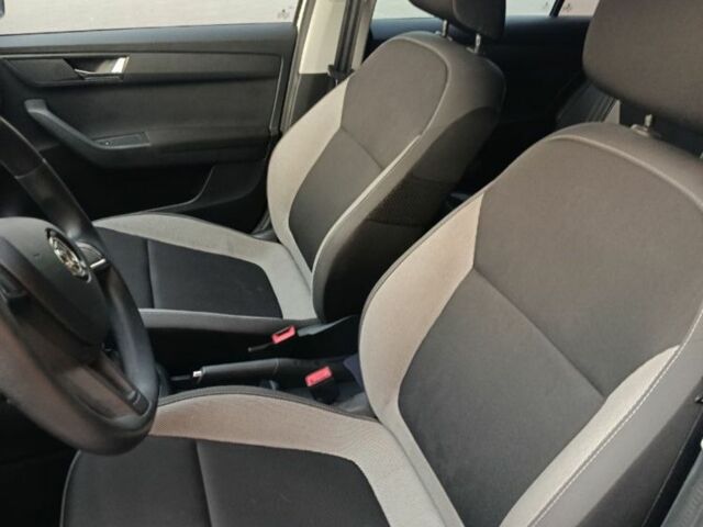 Белый Шкода Фабия, объемом двигателя 1 л и пробегом 180 тыс. км за 7300 $, фото 2 на Automoto.ua