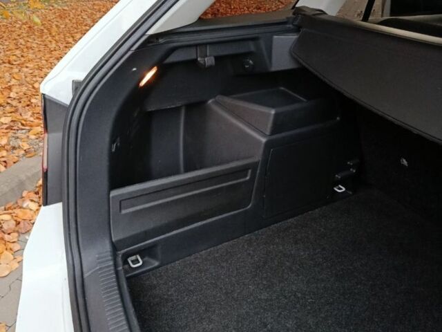 Белый Шкода Фабия, объемом двигателя 1 л и пробегом 180 тыс. км за 7300 $, фото 3 на Automoto.ua