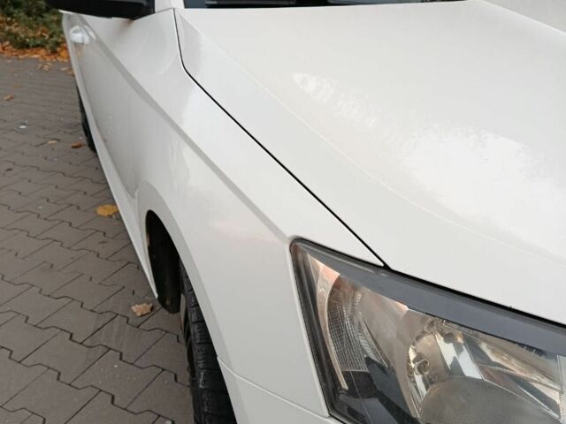 Белый Шкода Фабия, объемом двигателя 1 л и пробегом 180 тыс. км за 7300 $, фото 12 на Automoto.ua