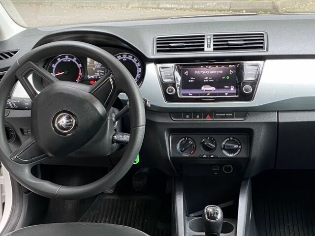 Білий Шкода Фабія, об'ємом двигуна 1 л та пробігом 152 тис. км за 7700 $, фото 6 на Automoto.ua