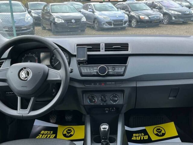 Белый Шкода Фабия, объемом двигателя 1 л и пробегом 84 тыс. км за 7450 $, фото 8 на Automoto.ua