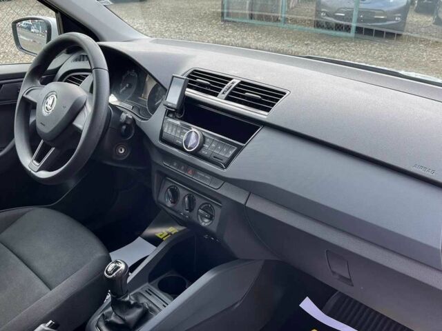 Белый Шкода Фабия, объемом двигателя 1 л и пробегом 84 тыс. км за 7450 $, фото 17 на Automoto.ua