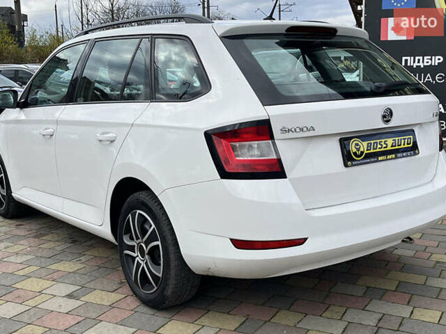 Белый Шкода Фабия, объемом двигателя 1 л и пробегом 84 тыс. км за 7450 $, фото 4 на Automoto.ua