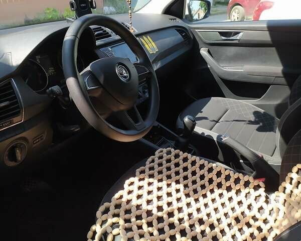 Белый Шкода Фабия, объемом двигателя 1 л и пробегом 189 тыс. км за 8099 $, фото 12 на Automoto.ua