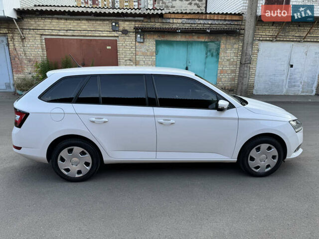 Белый Шкода Фабия, объемом двигателя 1 л и пробегом 139 тыс. км за 9600 $, фото 4 на Automoto.ua