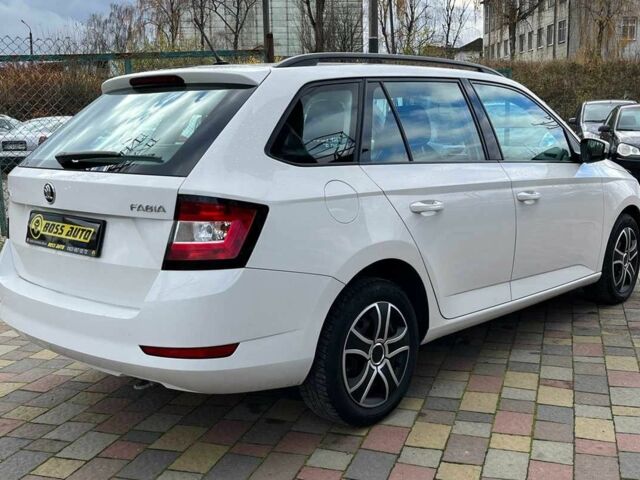 Белый Шкода Фабия, объемом двигателя 1 л и пробегом 84 тыс. км за 7450 $, фото 6 на Automoto.ua