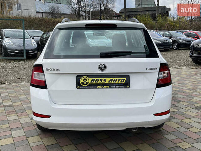 Белый Шкода Фабия, объемом двигателя 1 л и пробегом 84 тыс. км за 7450 $, фото 5 на Automoto.ua
