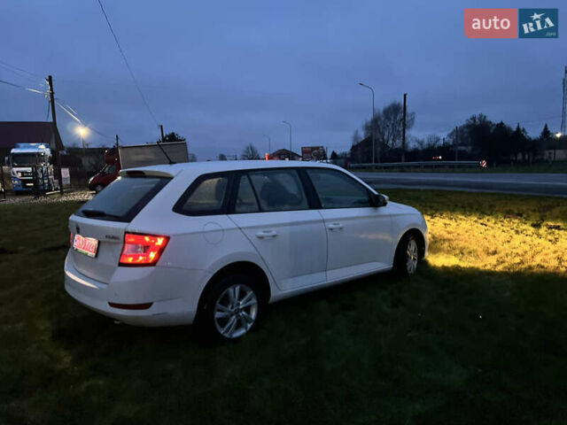 Белый Шкода Фабия, объемом двигателя 1 л и пробегом 110 тыс. км за 8550 $, фото 5 на Automoto.ua