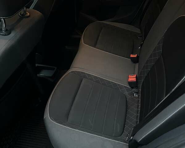 Белый Шкода Фабия, объемом двигателя 1 л и пробегом 170 тыс. км за 5000 $, фото 2 на Automoto.ua