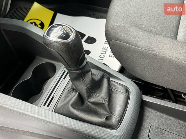 Белый Шкода Фабия, объемом двигателя 1 л и пробегом 84 тыс. км за 7450 $, фото 11 на Automoto.ua