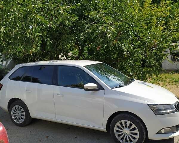 Белый Шкода Фабия, объемом двигателя 1 л и пробегом 189 тыс. км за 8099 $, фото 2 на Automoto.ua