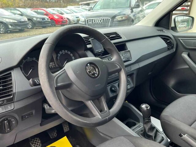 Белый Шкода Фабия, объемом двигателя 1 л и пробегом 84 тыс. км за 7450 $, фото 13 на Automoto.ua