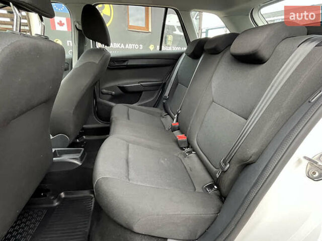 Белый Шкода Фабия, объемом двигателя 1 л и пробегом 84 тыс. км за 7450 $, фото 18 на Automoto.ua