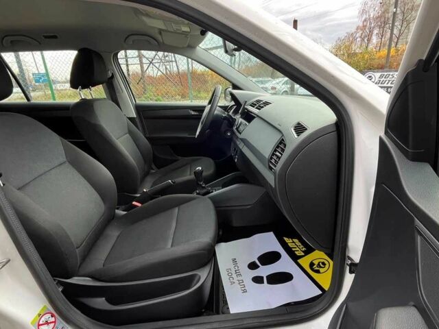 Белый Шкода Фабия, объемом двигателя 1 л и пробегом 84 тыс. км за 7450 $, фото 16 на Automoto.ua