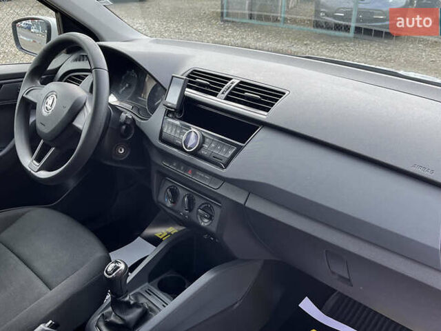 Белый Шкода Фабия, объемом двигателя 1 л и пробегом 84 тыс. км за 7450 $, фото 17 на Automoto.ua