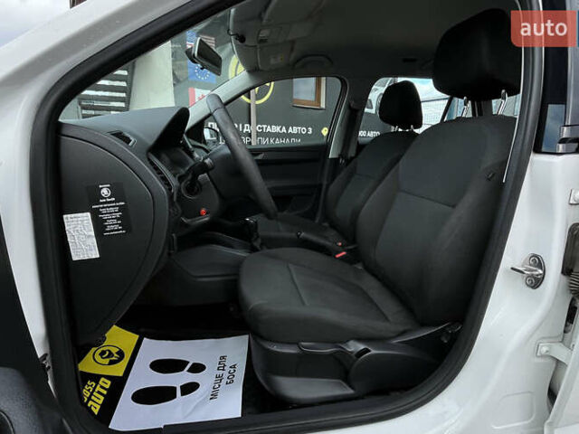 Белый Шкода Фабия, объемом двигателя 1 л и пробегом 84 тыс. км за 7450 $, фото 14 на Automoto.ua