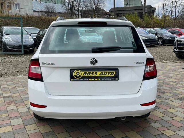 Белый Шкода Фабия, объемом двигателя 1 л и пробегом 84 тыс. км за 7450 $, фото 5 на Automoto.ua