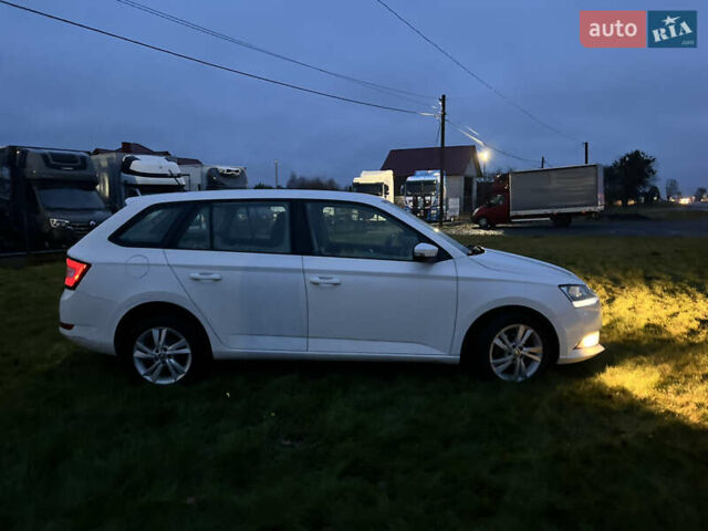 Белый Шкода Фабия, объемом двигателя 1 л и пробегом 110 тыс. км за 8550 $, фото 4 на Automoto.ua