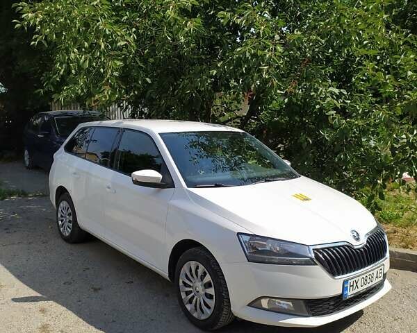 Белый Шкода Фабия, объемом двигателя 1 л и пробегом 189 тыс. км за 8099 $, фото 1 на Automoto.ua