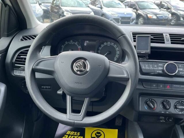 Белый Шкода Фабия, объемом двигателя 1 л и пробегом 84 тыс. км за 7450 $, фото 9 на Automoto.ua